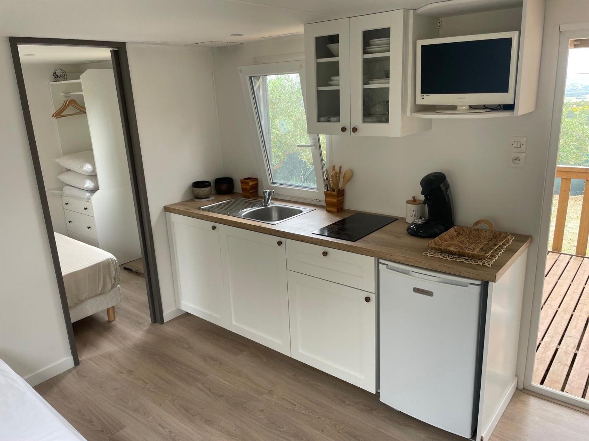 Mobil-home En Pleine Nature A 3 Mins Du Du Salagou Avec Vue Panoramique